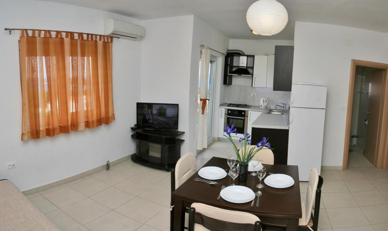 Apartments With A Parking Space Bilo, Primosten - 12870 ภายนอก รูปภาพ
